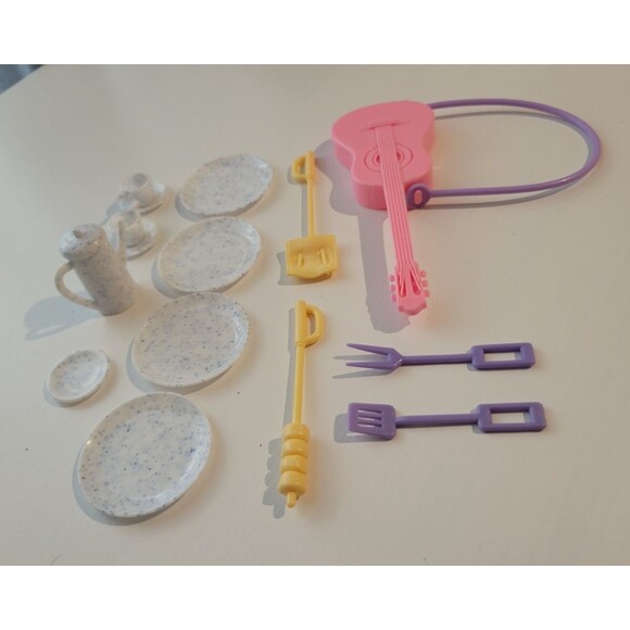 Camp Barbie Outdoor Fun Playset 1993 Campfire Accessories Dishes Guitar Utensils - Picture 3 of 6